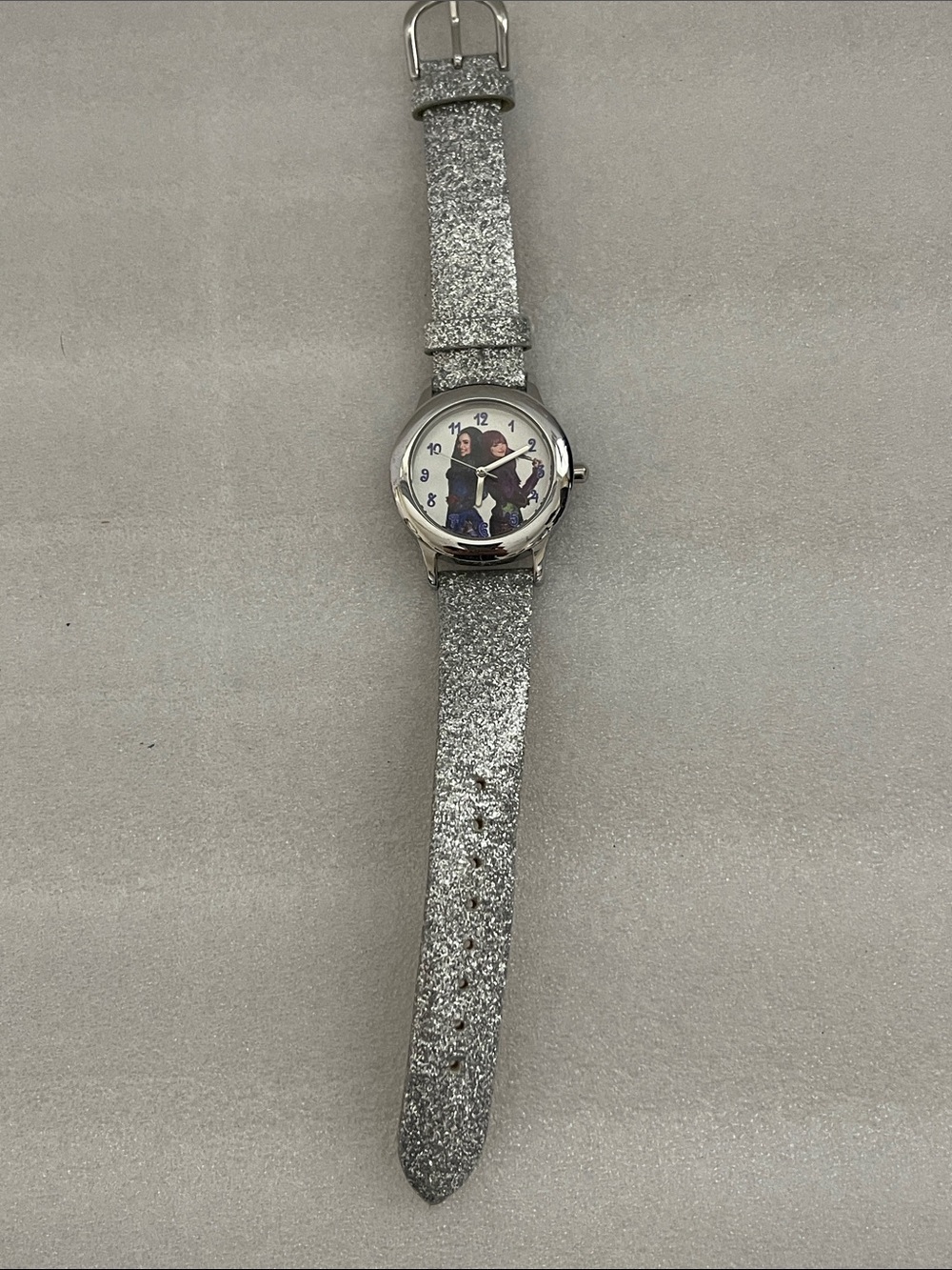 Descendants 2 Evie and Mal Tween Girls' Wristwatch, Silver Glitter Leather Band